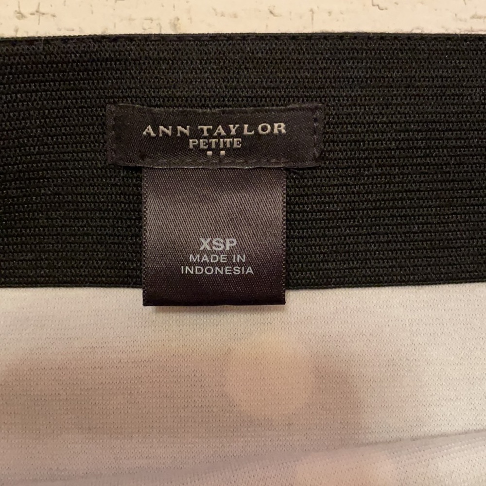 NWOT Black Ann Taylor A-Line Skirt Polka Dots - Picture 2 of 2